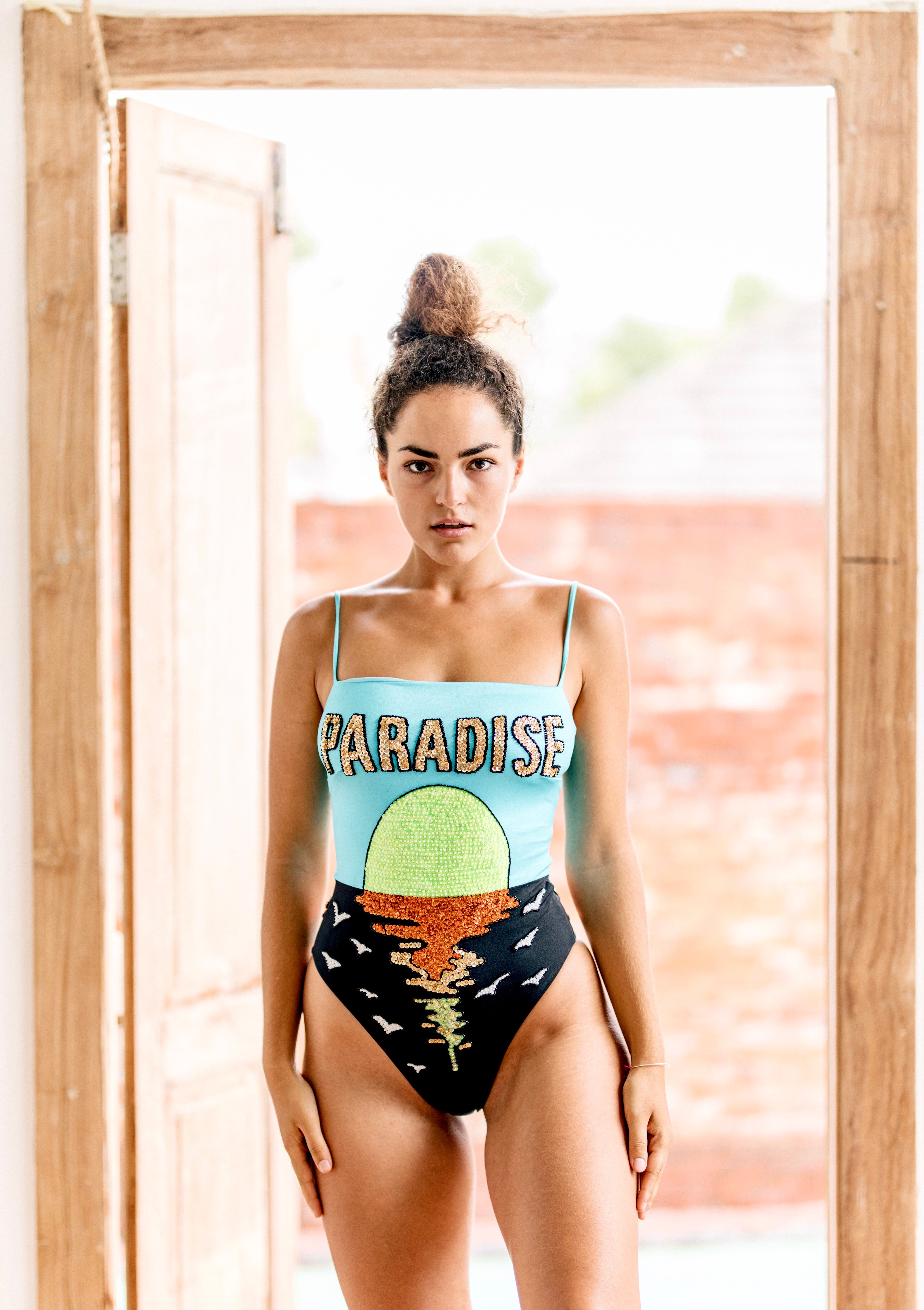 Lola - Twilight Paradise Lola - Twilight Paradise